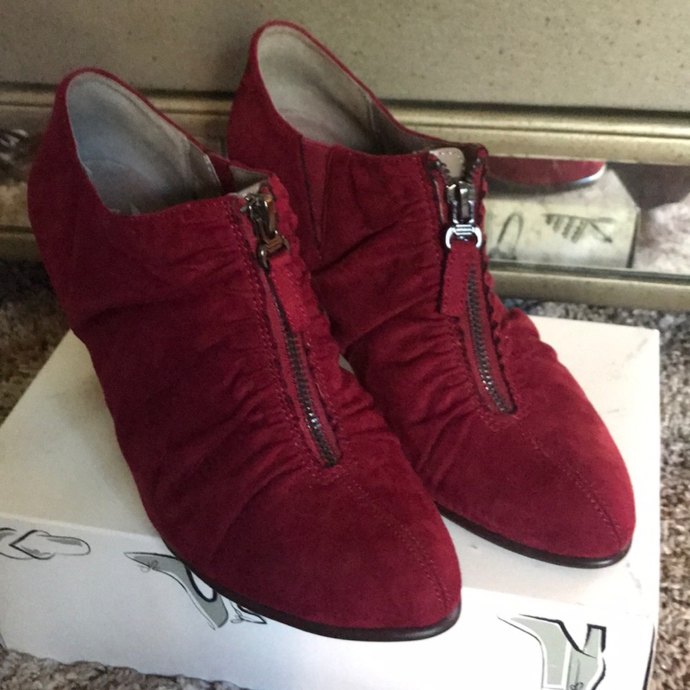 NEW Condition red Aerosoles heel boots